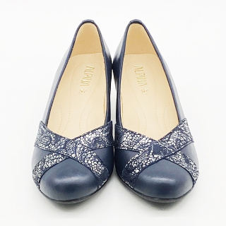 Czółenka skórzane całoroczne Alpina Anaja K 80P0-2 granatowe, duża tęgość K