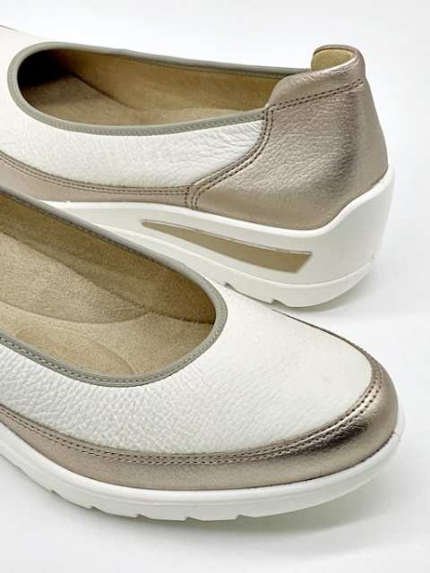 czółenka na koturnie