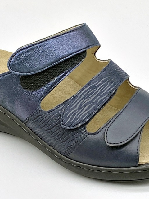 skórzane klapki na szerokie stopy