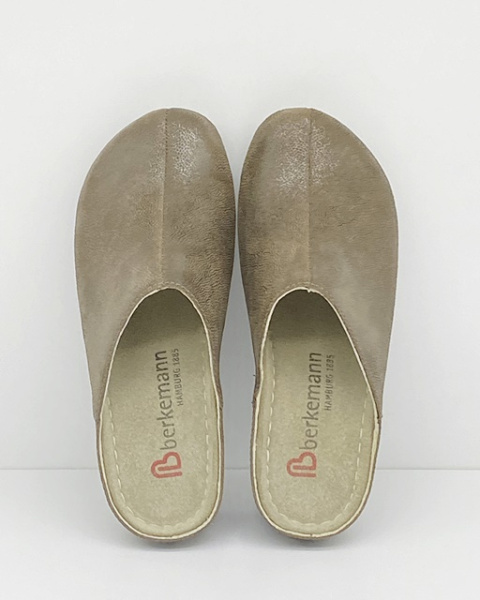 jada klapki na koturnie