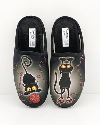 Wygodne kapcie damskie Comfooty D17 SER.221-206 czarne + koty, tęgość K