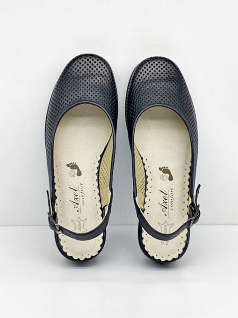 czarne czółenka na koturnie