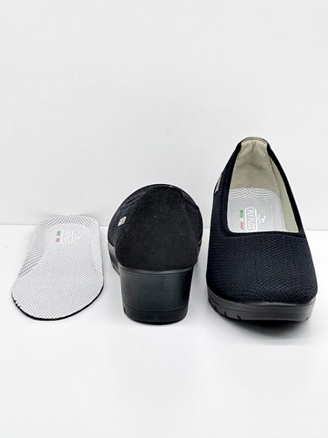 czarne czółenka na koturnie