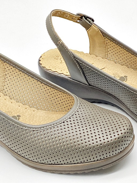 czółenka na koturnie