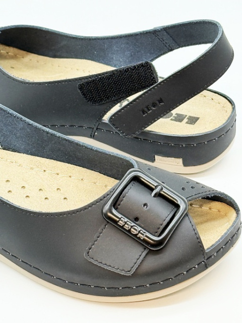 szerokie czarne sandały