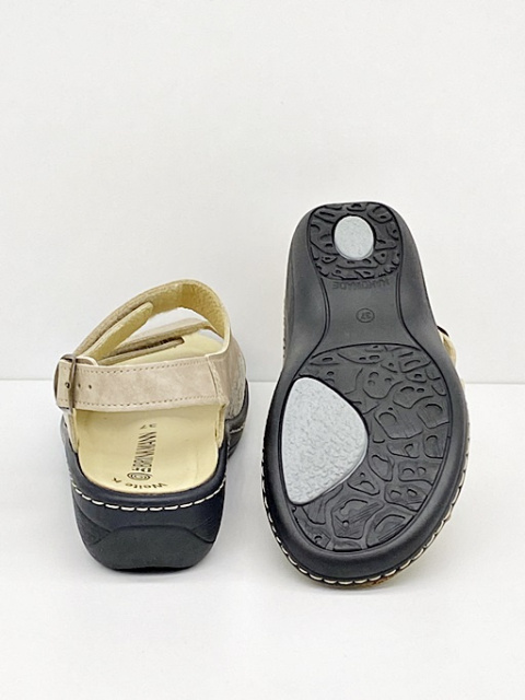 beżowe sandały skórzane