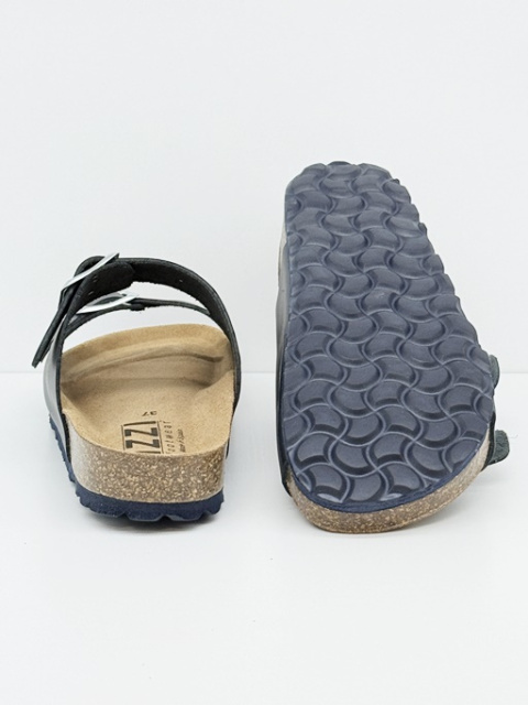 granatowe klapki zdrowotne