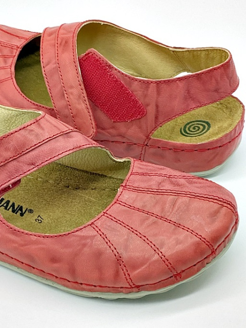 Sandały dr Brinkmann 710558-04 czerwone, skórzane i szerokie, tęgość G-H