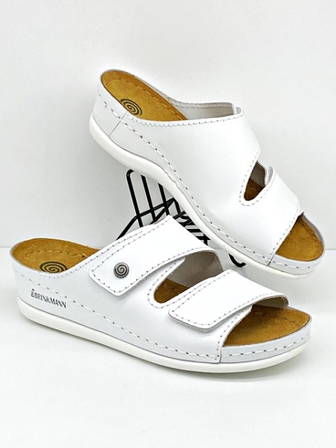 białe klapki medyczne