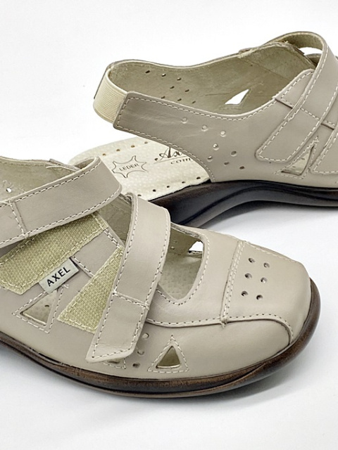 Szerokie damskie sandały 2451 beżowe, zakryte palce, duża tęgość M