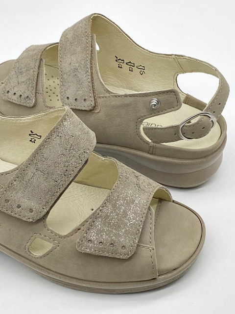 sandały na szerokie stopy