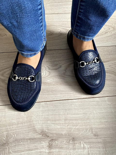 Welurowe półbuty damskie na szeroką stopę, Podowell MAELISS granatowe, tęgość J-K