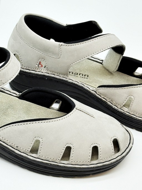 sandały zakryte palce