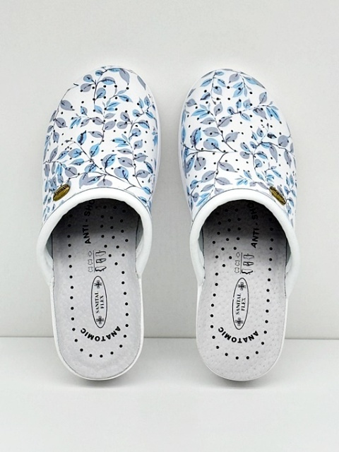 klapki z zakrytym czubkiem