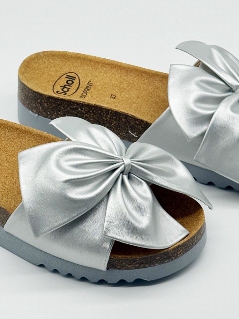 srebrne klapki scholl