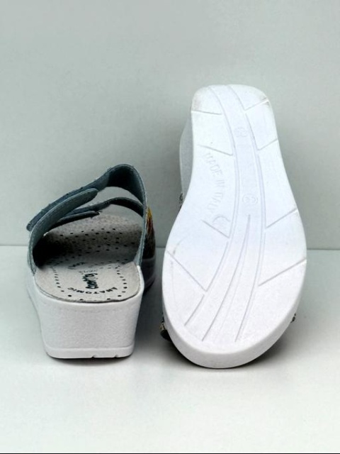 Damskie klapki Comfooty Giulia Fant.60 białe/wzór łowicki - tęgość regulowanana G-H