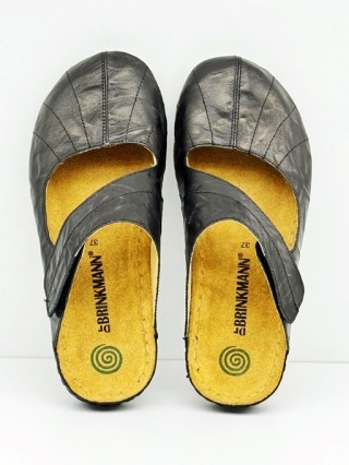 Dr Brinkmann 700762-01 czarne, szerokie klapki z zakrytymi palcami, tęgość H