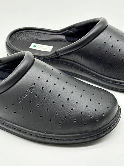 klapki medyczne czarne