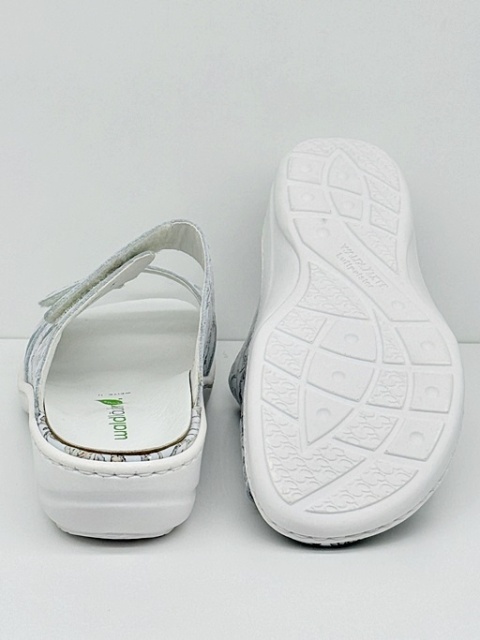 niemieckie klapki na płaskostopie