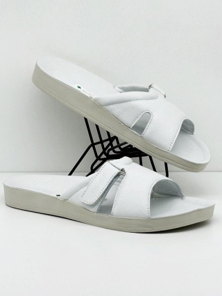 Klapki medyczne damskie skórzane Dr Luigi PU-02-01-20-01-KS białe, tęgość G-H