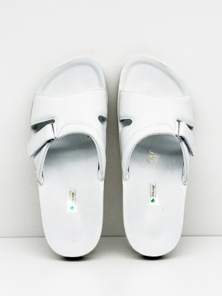 Klapki medyczne damskie skórzane Dr Luigi PU-02-01-20-01-KS białe, tęgość G-H