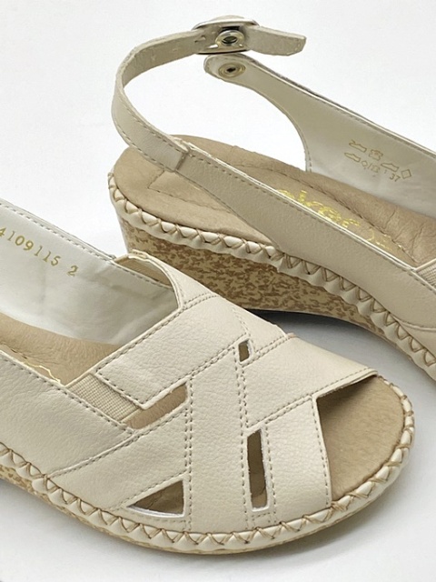 bezowe sandały damskie