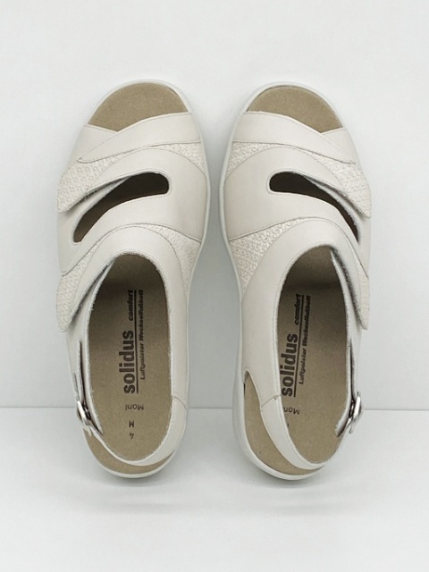 sandały na opuchniete stopy