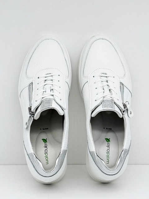 białe sneakersy skórzane