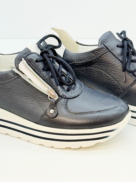 Waldlaufer na koturnie