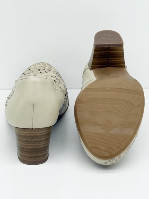 czółenka beżowe na obcasie