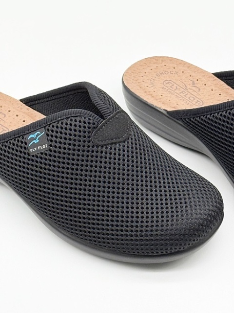 kapcie z rozcięciem na podbiciu