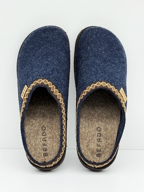 granatowe filcowe kapcie damskie