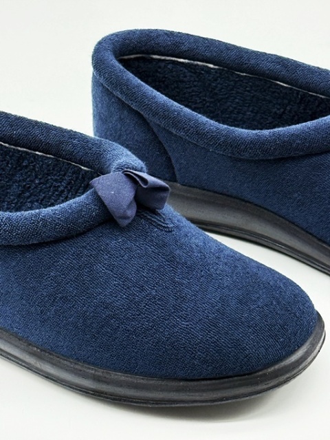 jakie pantofle na opuchnięte nogi