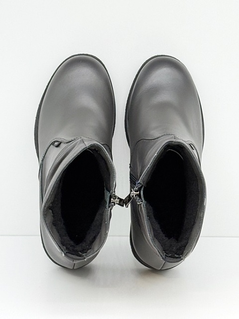 szare botki na chore stopy