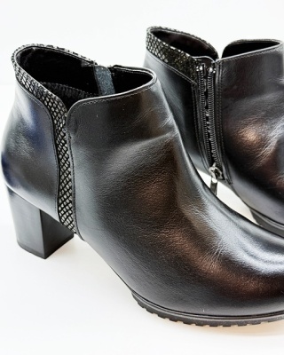 Skórzane botki na obcasie Alpina SANA 7I39-A, tęgość G