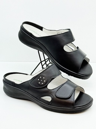 Szerokie klapki damskie Waldlaufer Merle 811503 316 001 czarne, tęgość M