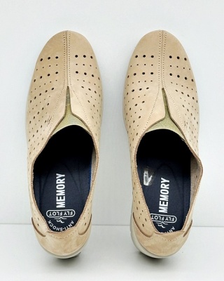 Wygodne skórzane półbuty wsuwane Fly Flot 18J81QX beżowe, poszerzona tęgość H