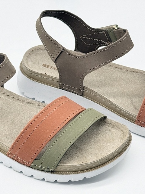 sandały na paseczki