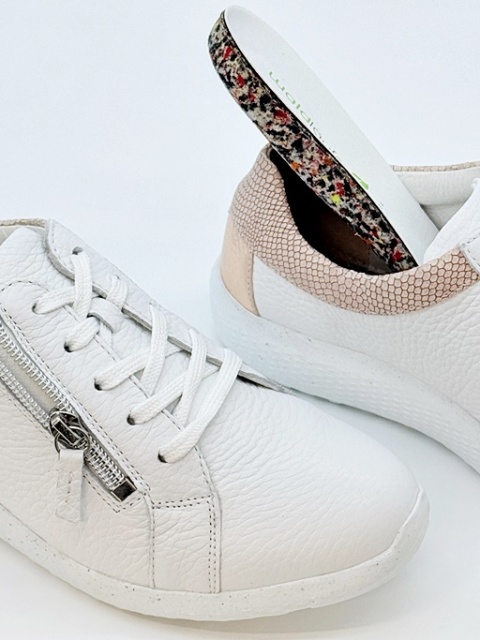 szerokie białe półbuty