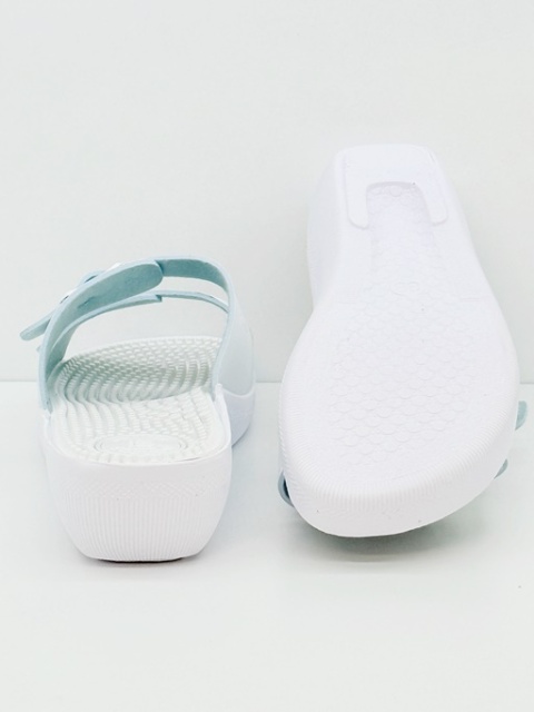 klapki z wypustkami masującymi