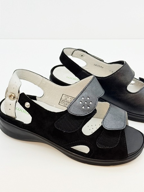 Waldlaufer szerokie sandały