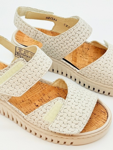 szandały z korkową wkładką