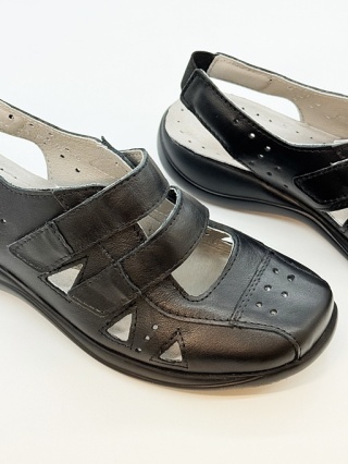 Axel 2451 czarne sandały zakrywajace palce, na szeroką stopę, tęgość M