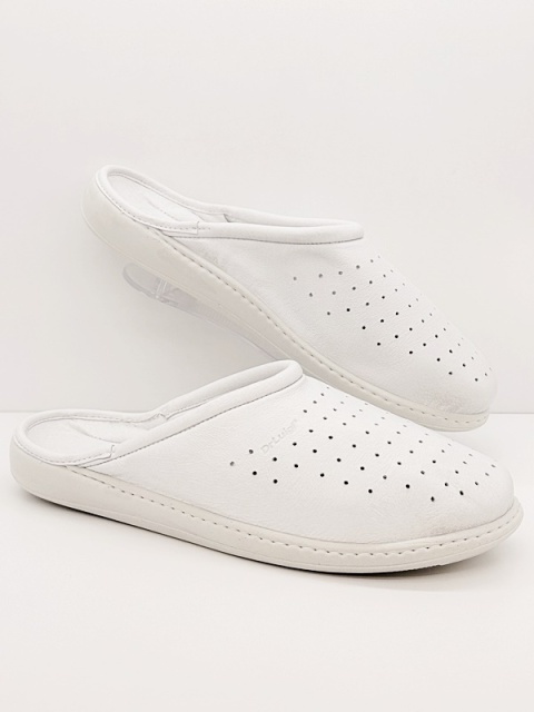 białe klapki męskie do pracy