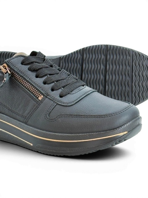 czarne skórzane sneakersy