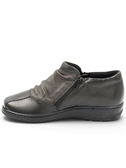 szerokie buty dla starszej osoby