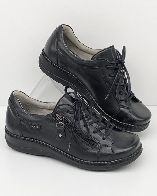 Obuwie Axel 1814 czarne, szerokie damskie półbuty, regulowana tęgość H-J, boczny zamek