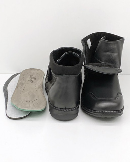 Buty na szersze stopy trzewiki Axel 1726 czarne, tęgość regulowana H-J