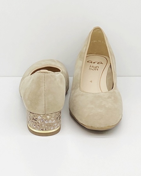 modne czółenka beżowe Ara