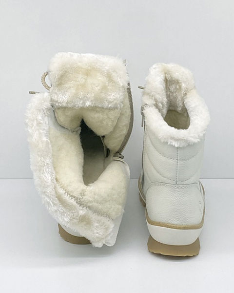 białe botki skórzane